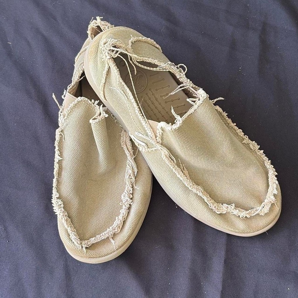 Men's Crocs Santa Cruz Size 10 Canvas shoes